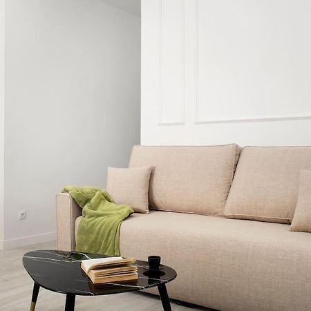 Newly Refurbished Modern 2-Bed Apartment In Heart Of トレモリノス エクステリア 写真