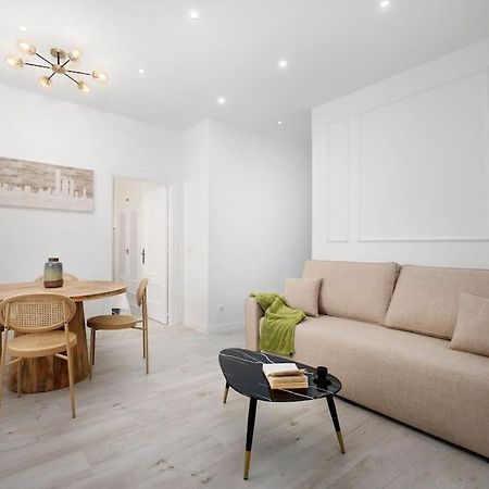 Newly Refurbished Modern 2-Bed Apartment In Heart Of トレモリノス エクステリア 写真