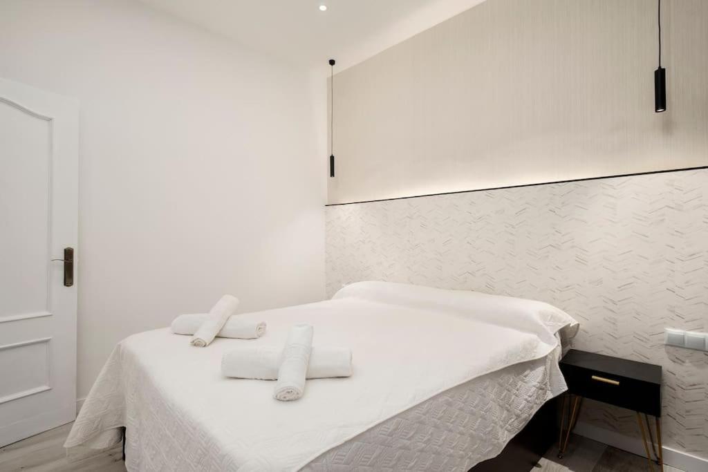 Newly Refurbished Modern 2-Bed Apartment In Heart Of トレモリノス エクステリア 写真