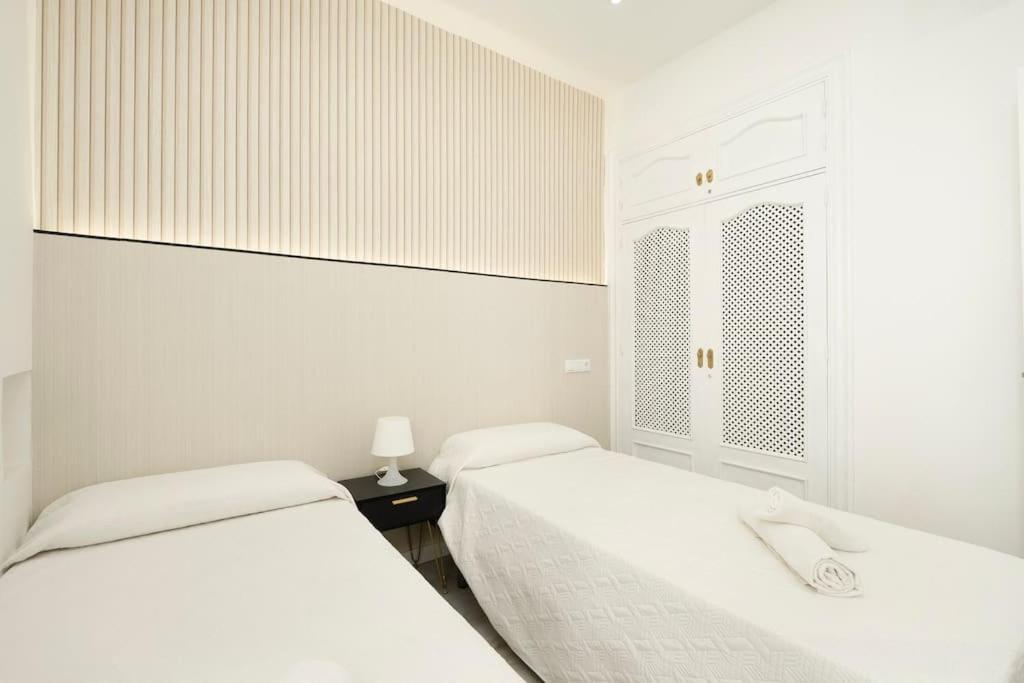 Newly Refurbished Modern 2-Bed Apartment In Heart Of トレモリノス エクステリア 写真