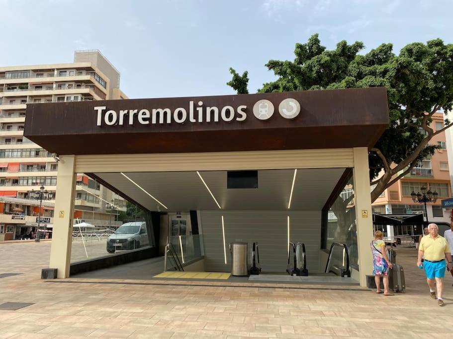Newly Refurbished Modern 2-Bed Apartment In Heart Of トレモリノス エクステリア 写真