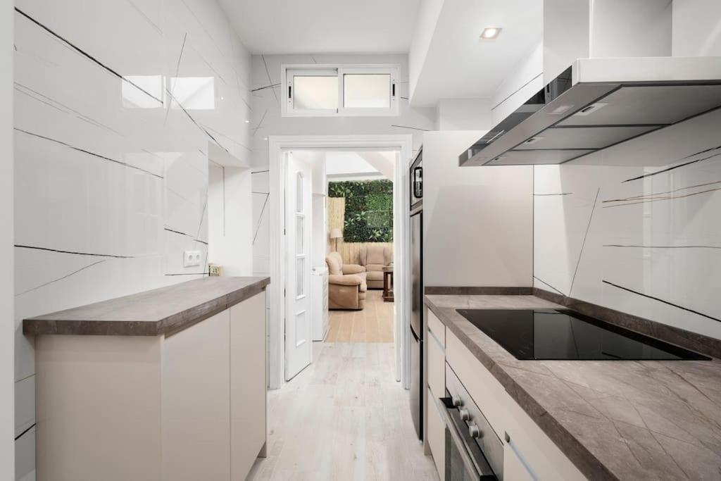 Newly Refurbished Modern 2-Bed Apartment In Heart Of トレモリノス エクステリア 写真